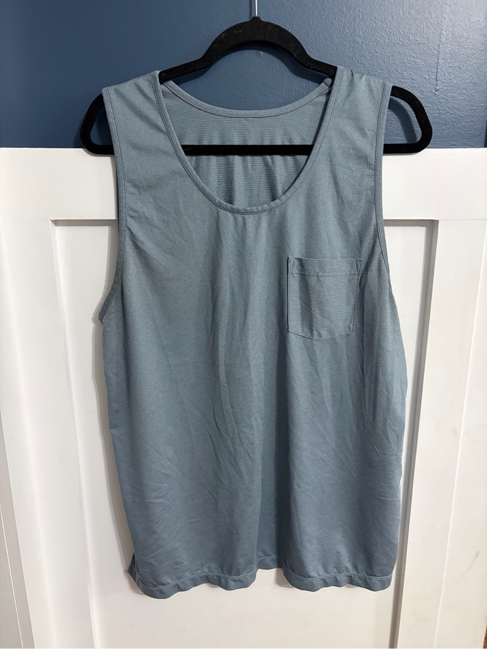 Vuori Men's Tradewind Performance Pocket Tank Heather Blue Size Large V142